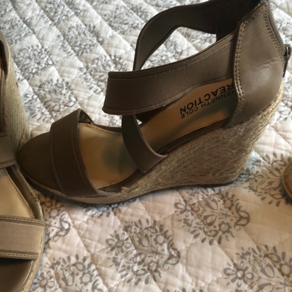 Kenneth Cole Wedges 7.5 - Picture 2 of 3